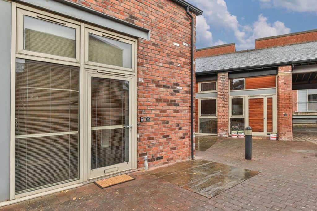 Victorian Tramsheds, Modern Apartment + Parking Sheffield Buitenkant foto